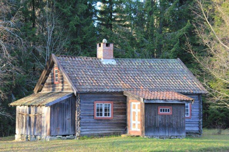 Tips for Choosing the Right Roofing Material for Your Home